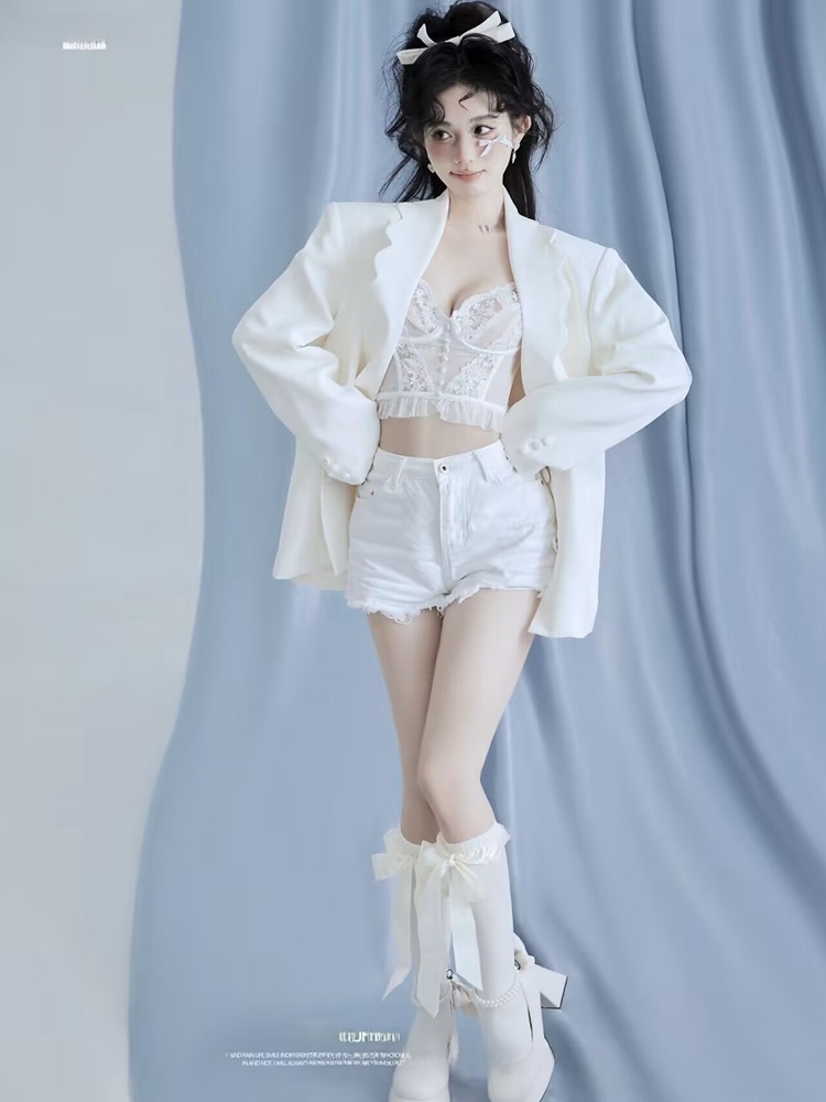 Ethnic Clothing & Online Fashion Store Khaadi Us - Studio Photography Suit White Simple Girl