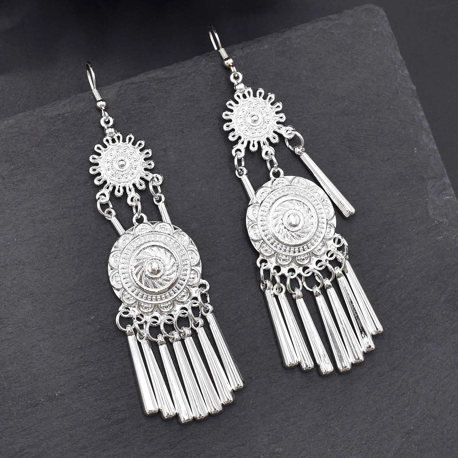 Miao Silvery Alloy Small Horn  - Ethnic Fashion Pakistan 리뷰 및 가격