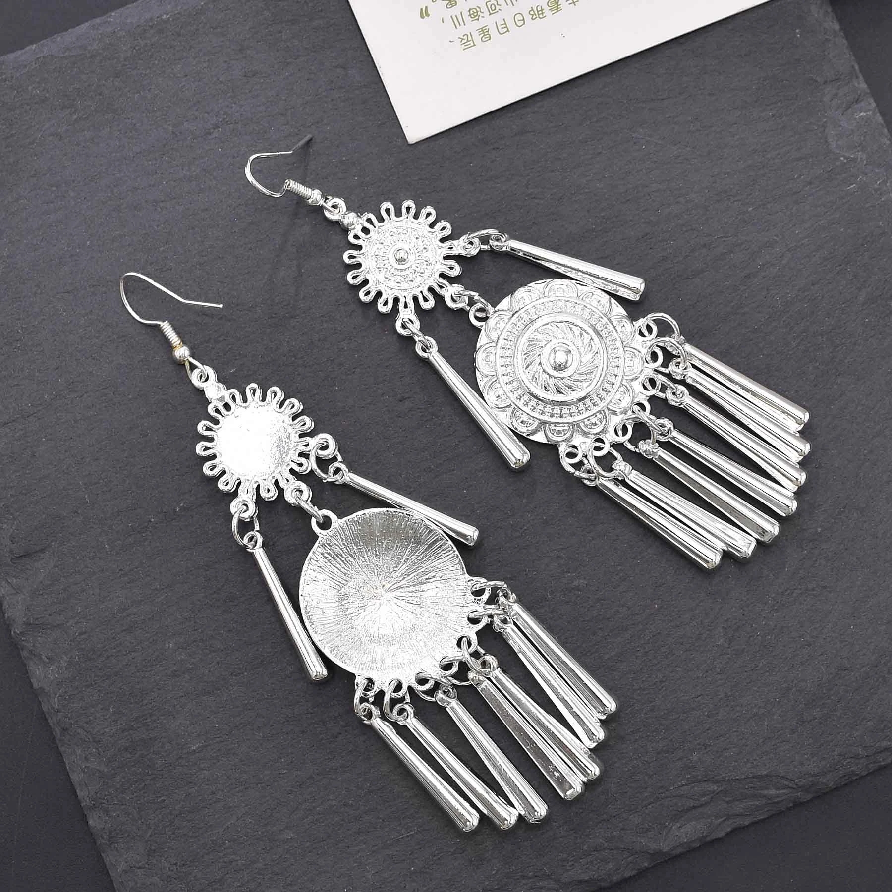 Miao Silvery Alloy Small Horn  - Ethnic Fashion Pakistan 리뷰 및 가격
